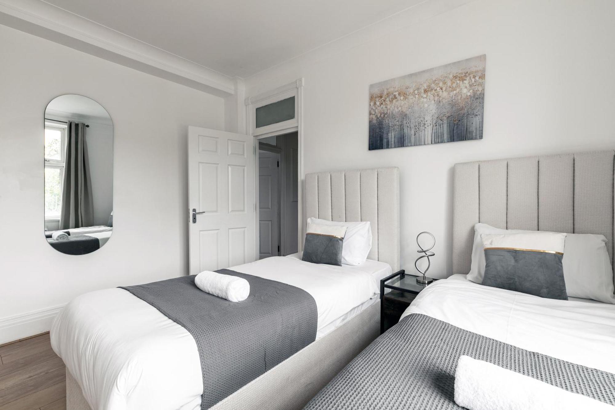 Marble Arch Apartments London Room photo